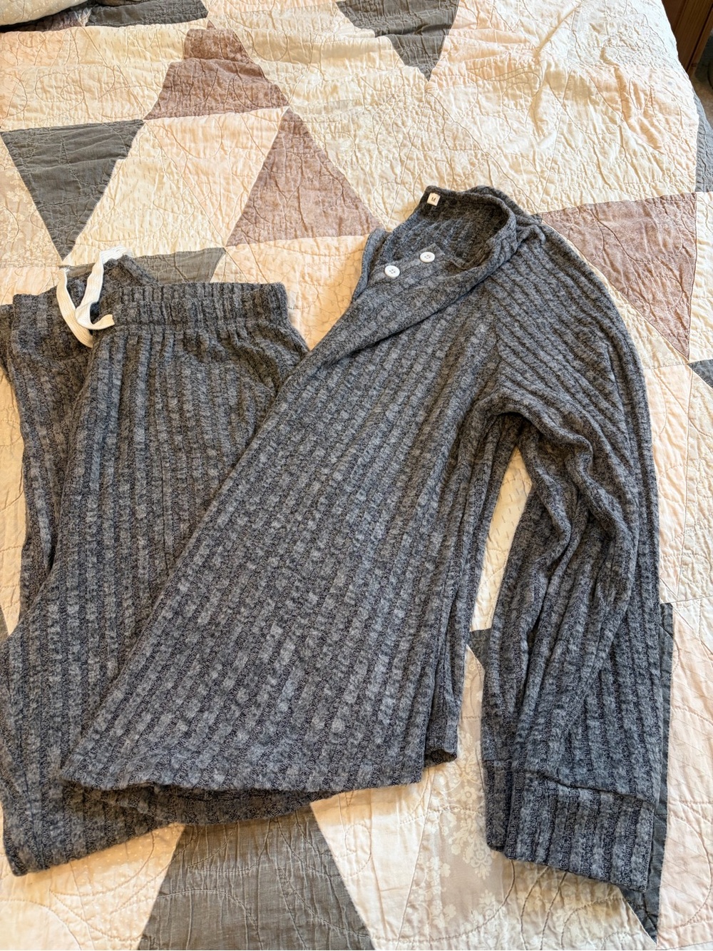 Cozy Ribbed Knit Women's Pajama Set - Gray